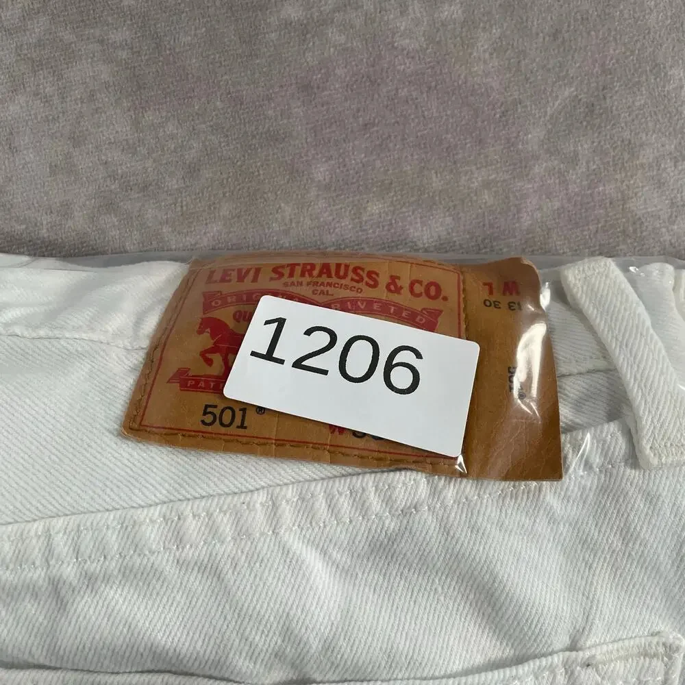 Vintage Levi’s 501 Button Fly White Denim Jeans Casual 33x29